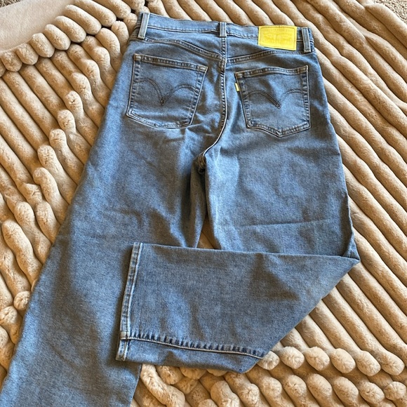 Levi's High Rise Blue Jeans - Picture 6 of 7